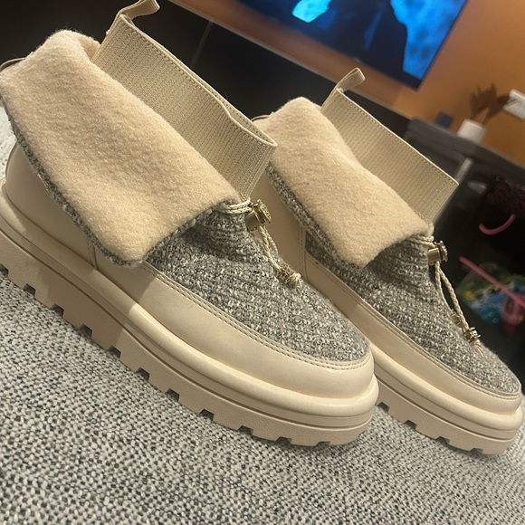 Sam Edelman Gray and Cream Ankle Boots - Picture 3 of 12